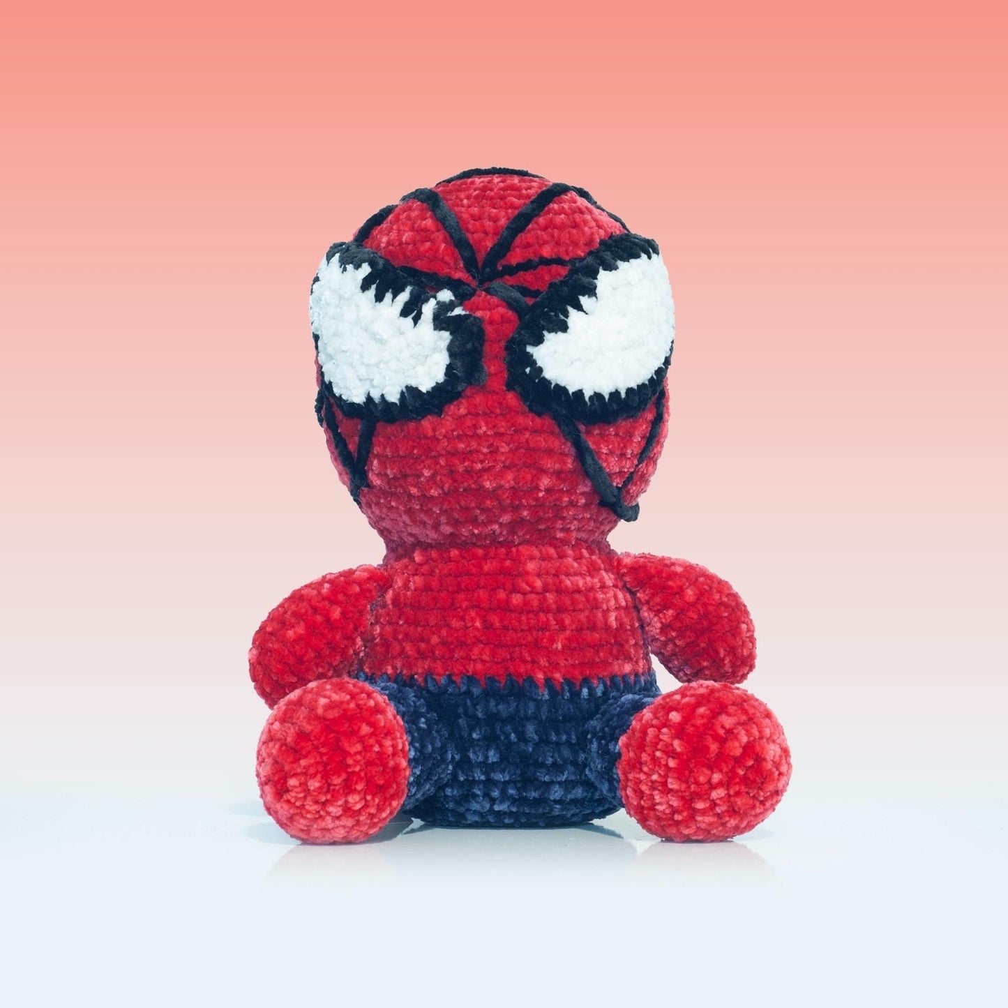 L'Uomo-Ragno Artigianale: Un Tributo Italiano a Spiderman