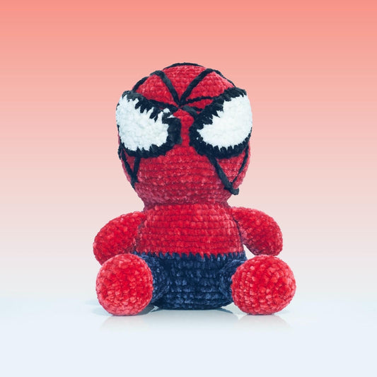 L'Uomo-Ragno Artigianale: Un Tributo Italiano a Spiderman