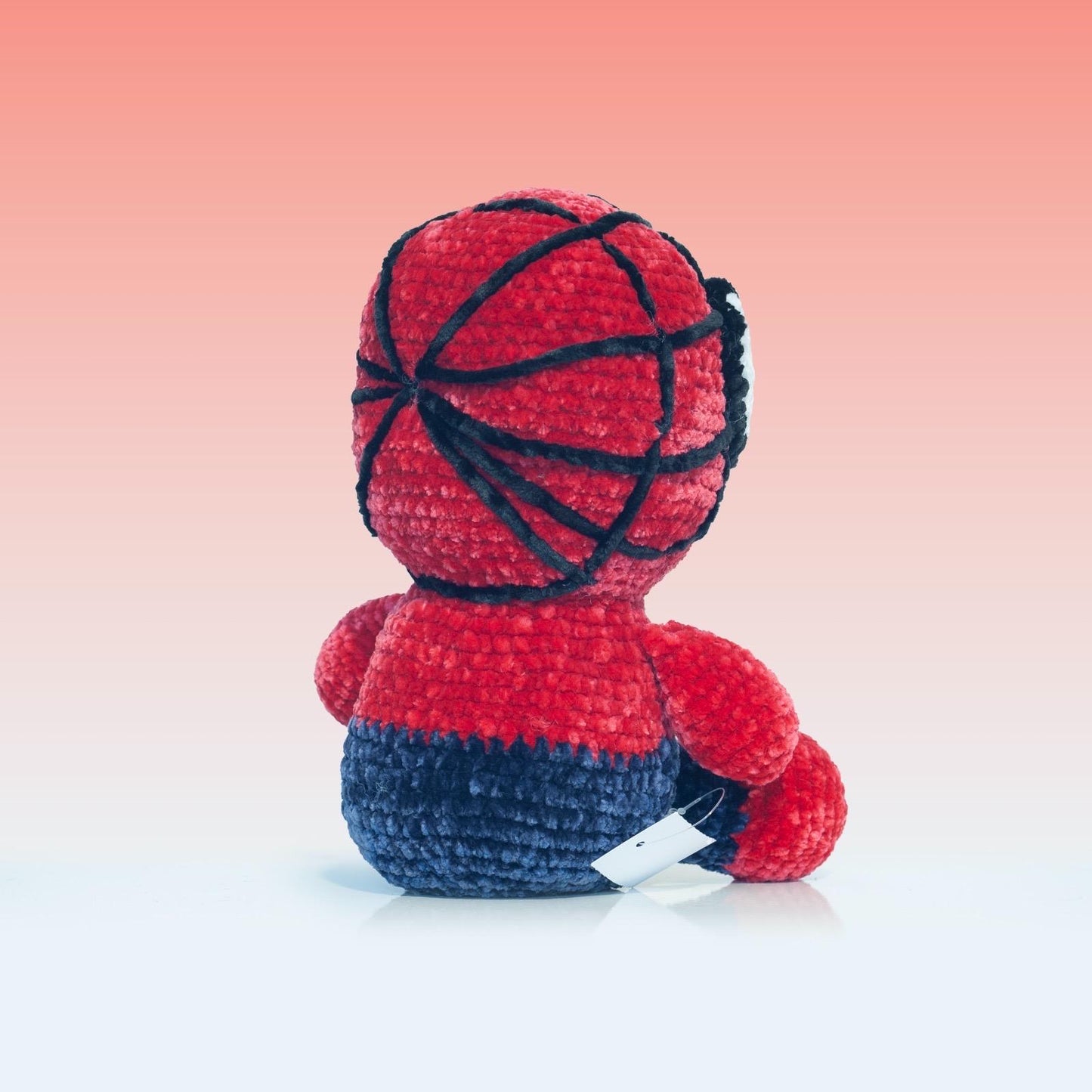 L'Uomo-Ragno Artigianale: Un Tributo Italiano a Spiderman