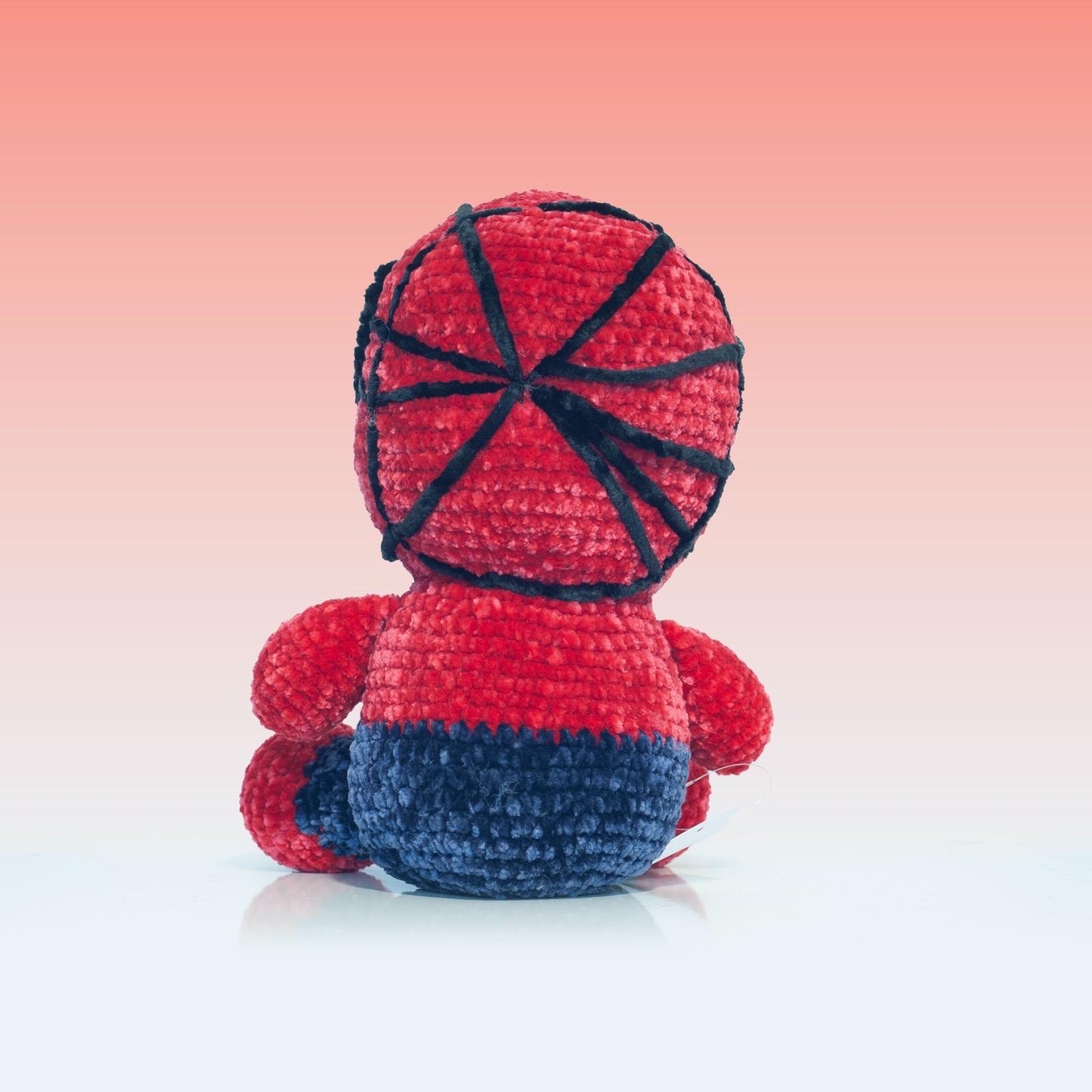 L'Uomo-Ragno Artigianale: Un Tributo Italiano a Spiderman