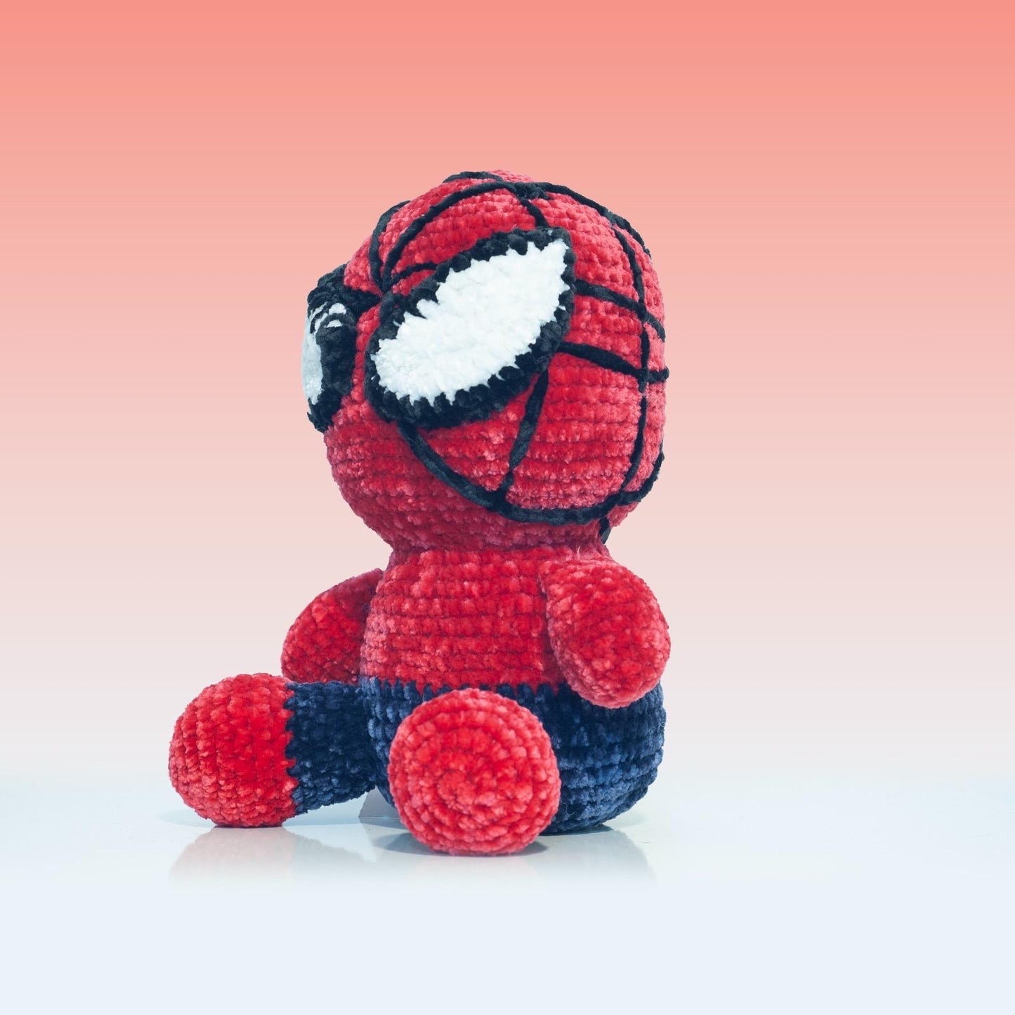 L'Uomo-Ragno Artigianale: Un Tributo Italiano a Spiderman