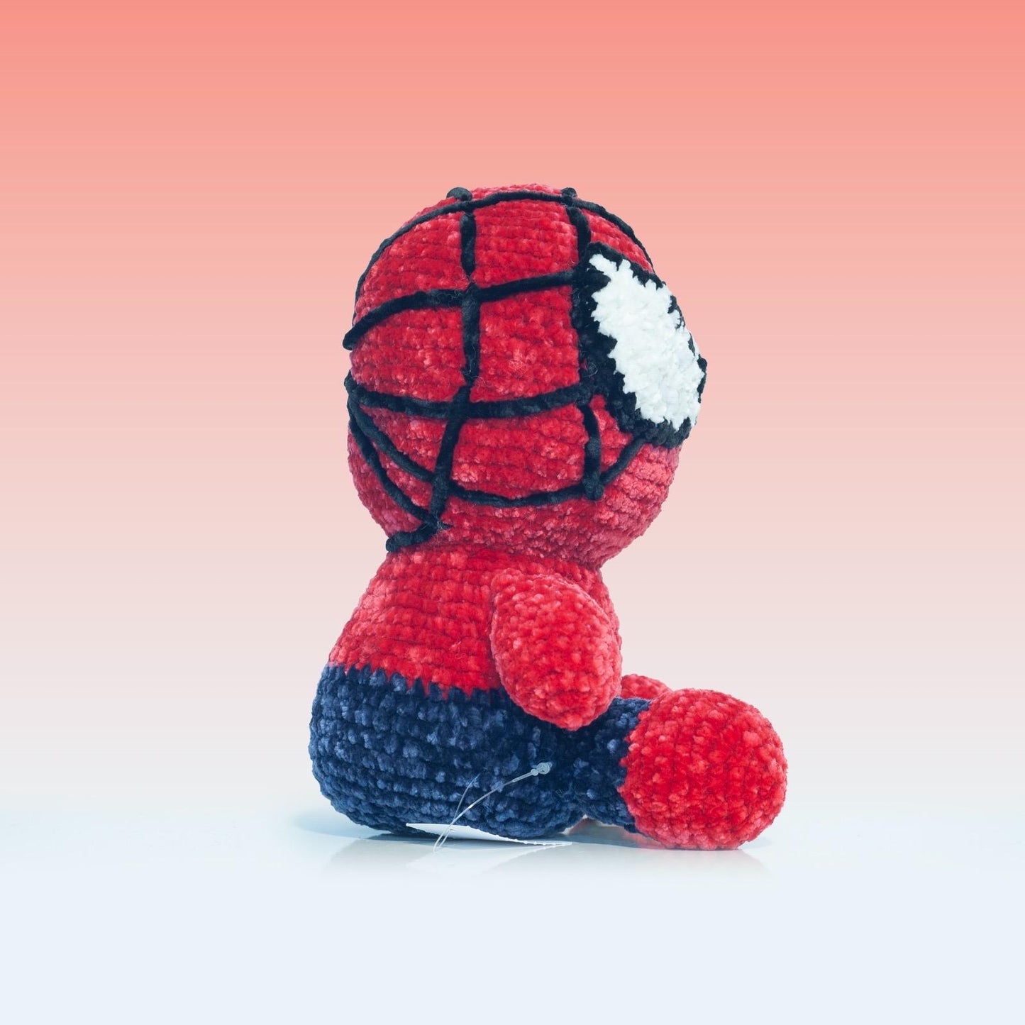 L'Uomo-Ragno Artigianale: Un Tributo Italiano a Spiderman