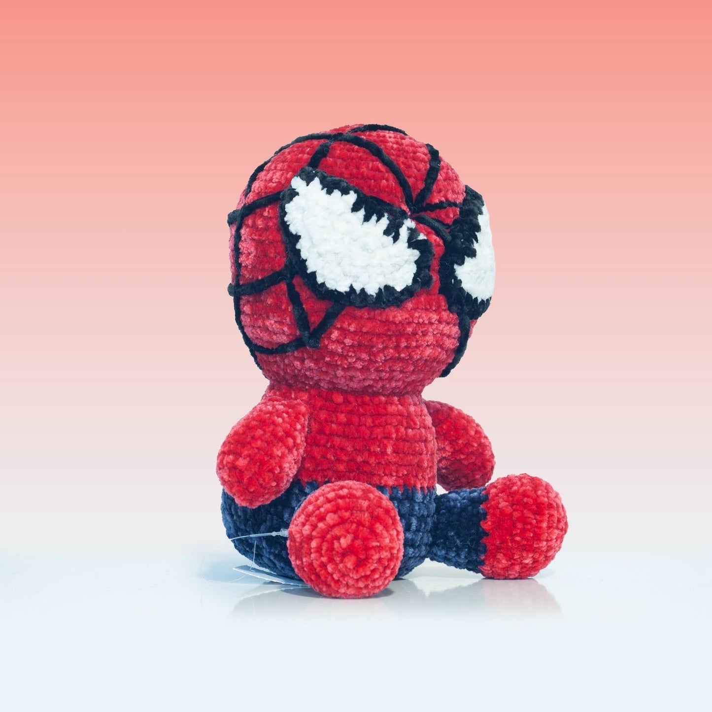 L'Uomo-Ragno Artigianale: Un Tributo Italiano a Spiderman